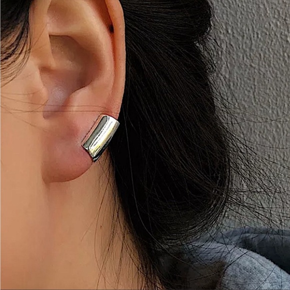 Crafted 925 sterling silver ear cuff comfortable versatile No Piercing Required - Picture 3 of 4
